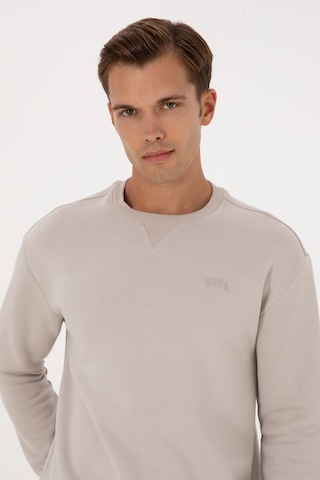 U.S. Polo Assn. Erkek Comfort Fit Bisiklet Yaka Şardonlu Taş Basic Sweatshirt 50313757-VR049