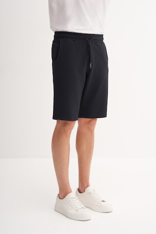 Cazador Slim Fit Dar Paça Likralı Örme Bermuda Şort 60820 Lacivert
