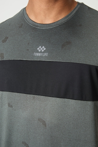 Tommy Life Haki Polyester Nefes Alan Jakarlı İnce Esnek Standart Fit Erkek Performans T-shirt - 88398 Haki