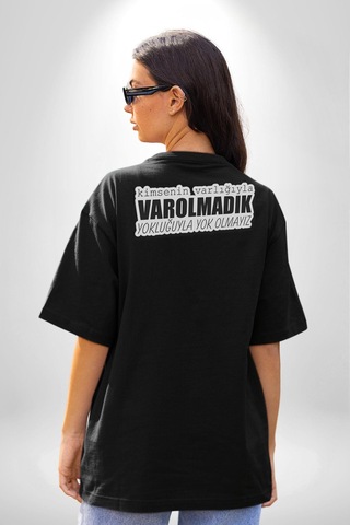 Kimsenin Varlığıyla Varolmadık Yokluğuyla Yok Olmalıyız Yazılı Pamuklu Unisex Oversize Sırt Dijital Baskılı Siyah T-shirt Siyah