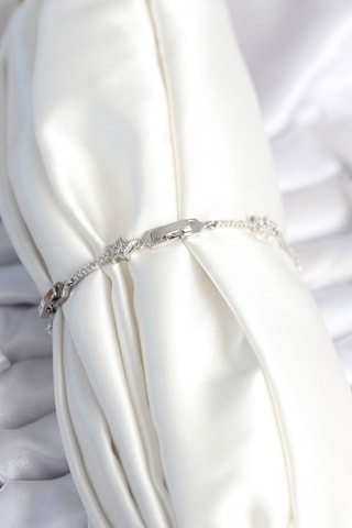 Pirinç Gümüş Renk Halley Yıldız Model Kadın Bileklik Çok Renkli