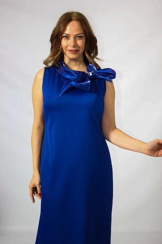 Moda Berray 986 Sax Yakası Organze Fiyonk Broşlu Saten Kısa Büyük Beden Elbise Sax Saks Mavi