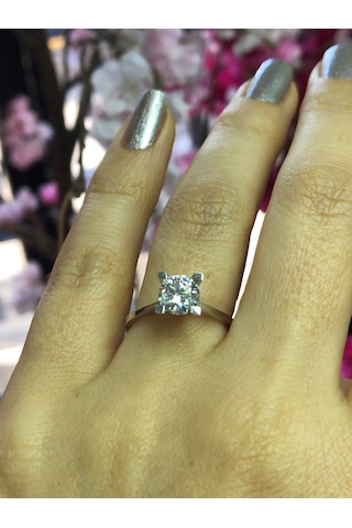 Moda Kulesi 1.00 Ct Tektaş Pırlanta Mozanit Yüzük