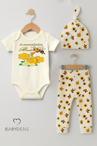Babyden's 3 Lü Yenidoğan Takım, Annesinin Balı Baskılı Kısa Kol Body Arı Çiçek Desenli Pantolon Bere Ekru