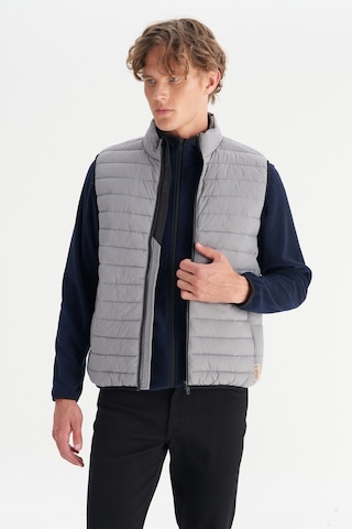 Wrangler Regular Fit Dik Yaka Şişme Yelek Erkek Yelek W2520511 035 Gri