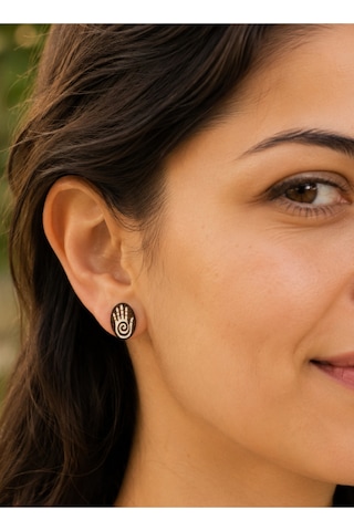 Şifa Eli Motifli 17 Mm Minimalist Doğal Huş Ahşap Çivi Küpe - Spiral El Yapımı Anti-alerjik Kadın Küpesi Kahverengi