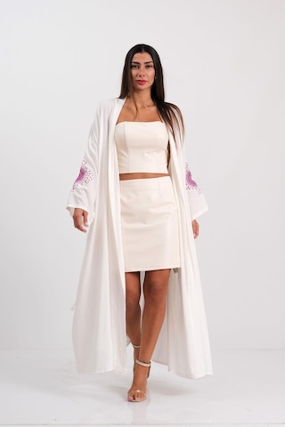 Keyifli Moda Kadın Beyaz Sırtı Ve Kolları Nakışlı Püsküllü Uzun Kimono - Beyaz