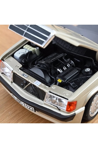 1:18 Norev 1984 Mercedes Benz 190e 2.3-16 W201 - Smoke Silver