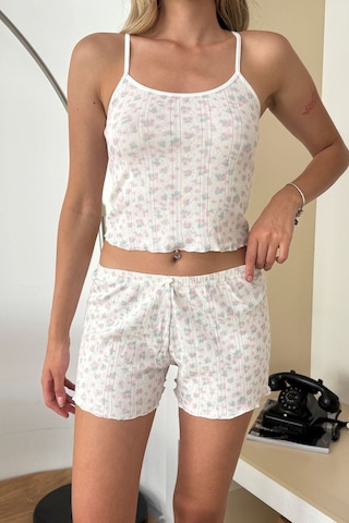 Giysa Kadın Askılı Çiçek Desenli Şortlu Pijama Takımı Beyaz Mini Çiçek - 3300