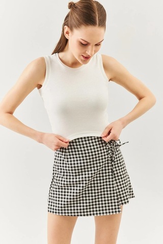 Butikgiz Kadın Sıfır Kol Bisiklet Yaka Vücuda Oturan %100 Pamuklu Kaşkorse Esnek Crop Bluz Beyaz