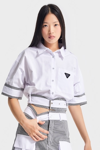 Itsbasic Kadın Beyaz Renk Oversize Kemer Detaylı Önü Düğmeli Crop Top Kumaş Gömlek