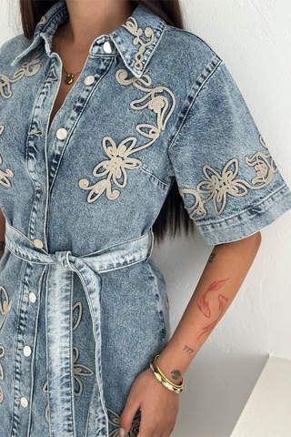 Femelle Kadın Nakışlı Denim Mini Elbise - Kemerli, Düğmeli, Kısa Kollu Jean Elbise Mavi