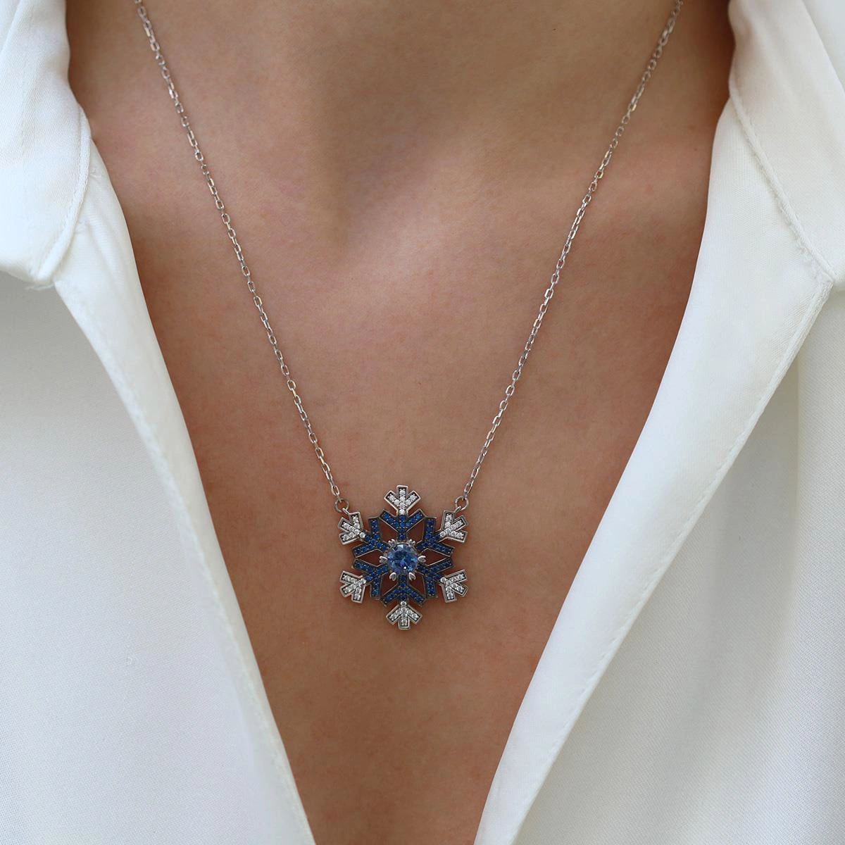 Kar Tanesi Lacivert Taşlı Gümüş Kolye Gümüş