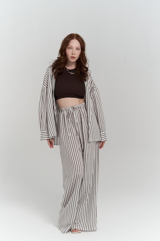 Beatrix Kahve Çizgili Ekru Gömlek Pantolon Takım Kahve