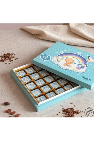 Nutat İsimli Erkek Bebek Çikolatası 72 Li Madlen + Sunum Kutusu Nutat İsimli Erkek Bebek Çikolatası 72 Li Madlen + Sunum Kutusu