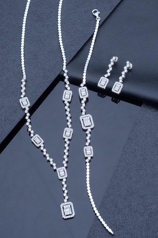 925 Ayar Gümüş Kadın Baget Taşlı Elegant Set 925 Ayar Gümüş Kadın Baget Taşlı Elegant Set