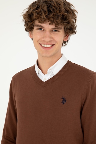 U.S. Polo Assn. Erkek Slim Fit V Yaka Kahverengi Basic Kazak 50293512-VR158