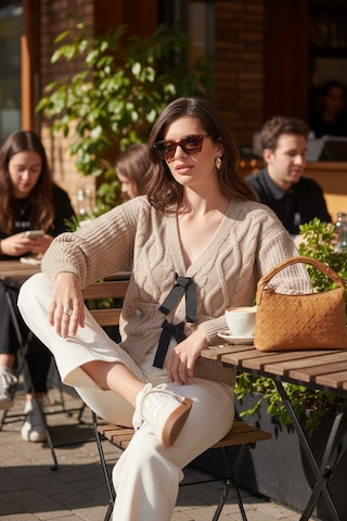 Lela Premium Regular Fit V Yaka Fiyonk Bağlama Detaylı Örgü Desenli Triko Bayan Hırka 680Kz1947 Bej