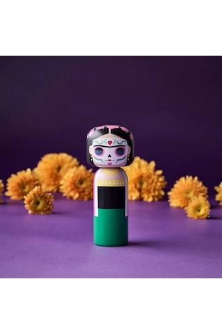 Lucie Kaas Kokeshi Frida Dia De Los Muertos Ahşap Figür, El Yapımı Koleksiyon Parçası 14,5 Cm Dekoratif Taşlar Renkli