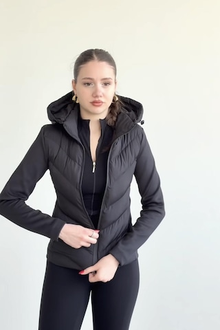 Prifaldi Siyah Kapüşonlu Softsell Kollu Şişme Mont Kışlık Slim Fit Rüzgar Geçirmez Fermuarlı Siyah