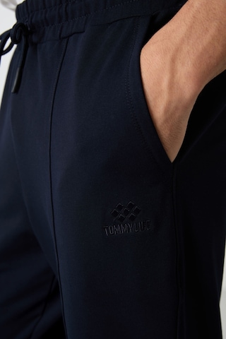 Tommy Life Lacivert Pamuklu Yumuşak Dokulu Comfort Fit Nakışlı Erkek Jogger - 82123 Lacivert