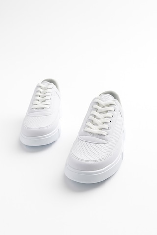 Günlük Erkek Spor Ayakkabı Bağcıklı Dikiş Detaylı Hafif Kalın Yüksek Taban Sneaker Mc06 Beyaz