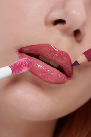 Pastel Profashion Plumping Gloss 207 + Pastel Contour Liner Dudak Parlatıcı 52 Sku: Smg8690010422118 Diğer