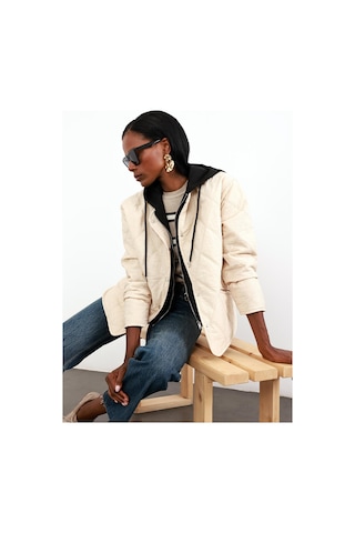 Bej Çıkarılabilir Kapüşonlu Kapitone Mont 5841 Bej