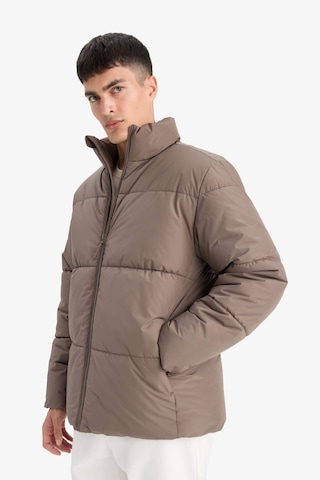 Defacto Su İtici Regular Fit Dik Yaka Peluş Astarlı Triko Manşetli Fermuarlı İç Cepli Mont E9250ax25wnbn571 Kahve-bn571