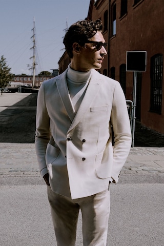 Altınyıldız Classıcs 360 Erkek Ekru Slim Fit Dar Kesim Kırlangıç Yaka Torba Cepli Kruvaze Ceket