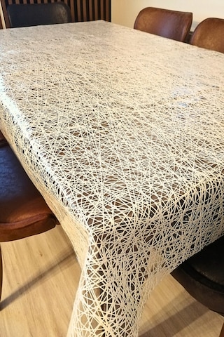 Dantel Görünümlü Üstü Şeffaf Kaplı Muşamba Masa Örtüsü -krem Renk