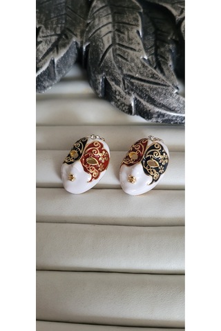Pirinç Maske Modelli Kadın Küpe Beyaz