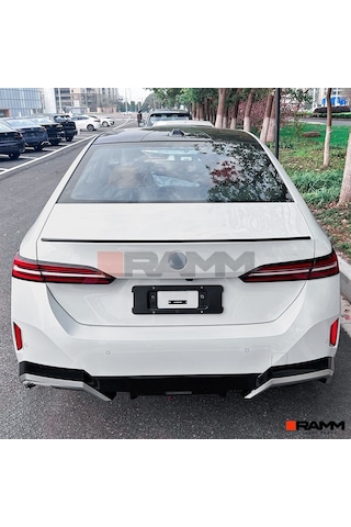 Bmw G60 Bagaj Spoiler Parlak Siyah Model 1