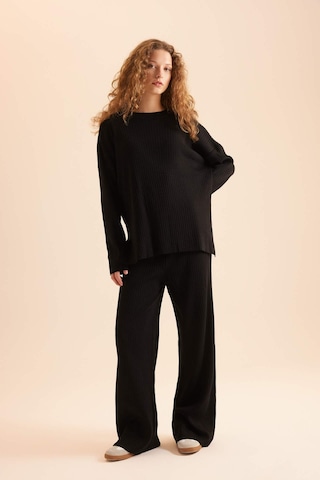 DeFacto Relax Fit Bisiklet Yaka Uzun Kollu Üst Beli Lastikli Uzun Alt D5232AXNSBK27