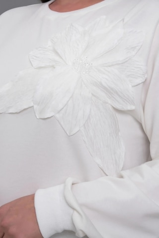 Çiçek Aplikeli Sweatshirt Beyaz