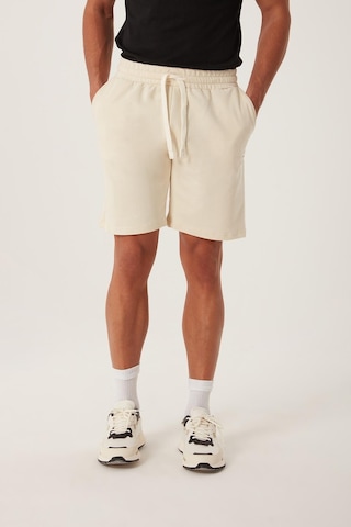 Erkek Golf Nakışlı 2 Iplik Şort Ekru