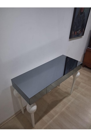 Dresuar 90624 Tombul Model Kayın Beyaz Renk Ayak Siyah Füme Ayna Kaplı El Yapım Beyaz