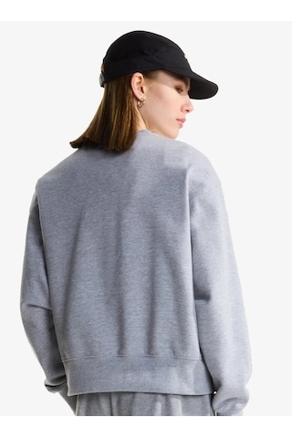 The North Face Nf0a8hby-cqo Essential Simple Dome Boxy Os Crew Kadın Sweatshirt Gri
