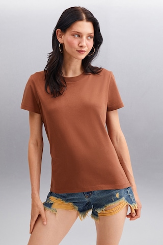 Grımelange Samantha Kadın %100 Organik Pamuklu Comfort Fit Arkası Uzun Basic Örme Kahverengi T-shirt