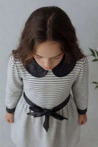 Fesshera Kids Kız Çocuk Elbise Suni Deri Detaylı Bebe Yaka Sırtı Fermuarlı Şık Elbise Beyaz