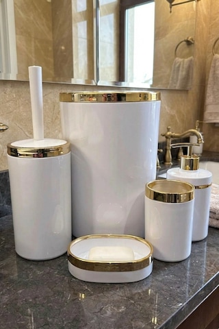 Makri Home Banyo Seti 5'li,akrilik-çöpkovası,wc Fırçalık,sıvı Sabunluk,diş Fırçalık,el Sabunluk,gold Renk Detay Beyaz