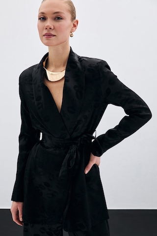 Sateen Şal Yaka Kuşaklı Ceket - Siyah-135681 Siyah