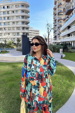 WeShaya Kadın Multi Color Çift Cepli Gömlek & Bol Paça Pantolon - Salaş Alt & Üst Takım Çok Renkli