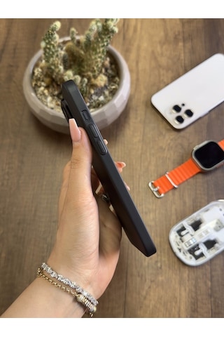 Apple iPhone 16 Pro Max Uyumlu Süper İnce Mat Ultra Thin Silikon Kılıf Buzlu Siyah
