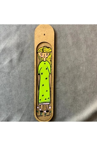 Uretti - Pınar 2572 - El Yapımı Yeşil Elbiseli Şirin Kız Ahşap Tütsü Kayığı - 5 X 25 Cm 1 Adet