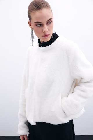 Sateen Yakasız Peluş Ceket - Ekru