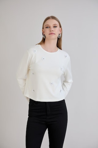 Sortie Collection Çiçek Aksesuarlı Modal Bluz Ekru
