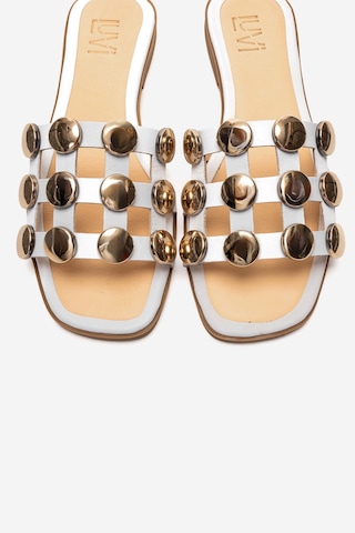 Luvishoes Bareon Beyaz Cilt Hakiki Deri Bantlı Altın Tokalı Kadın Terlik