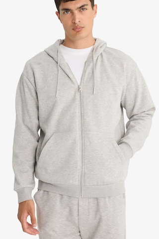 Defacto - Relax Fit Kapüşonlu İçi Yumuşak Tüylü Basic Düz Cepli Kalın Fermuarlı Sweatshirt D7599AX25SP Gri