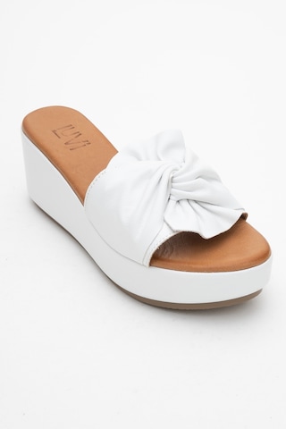 Luvishoes Luvi Shoes Jeff Beyaz Cilt Hakiki Deri Fiyonklu Kadın Dolgu Topuklu Terlik Beyaz